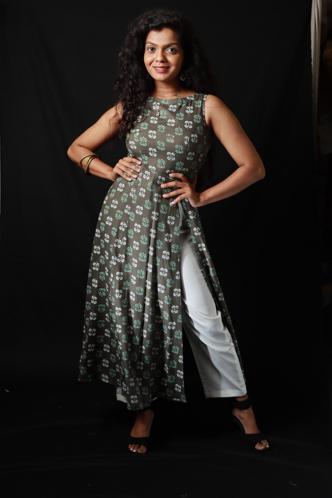 Dark colored sleeveless kurthi with white pants